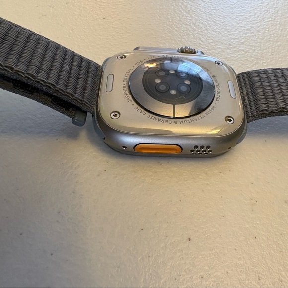 Apple Watch Ultra (49mm) Titanium – GPS + Cellular – Unlocked - Picture 8 of 9